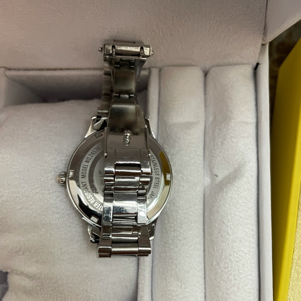 Invicta - Picture 2 of 3